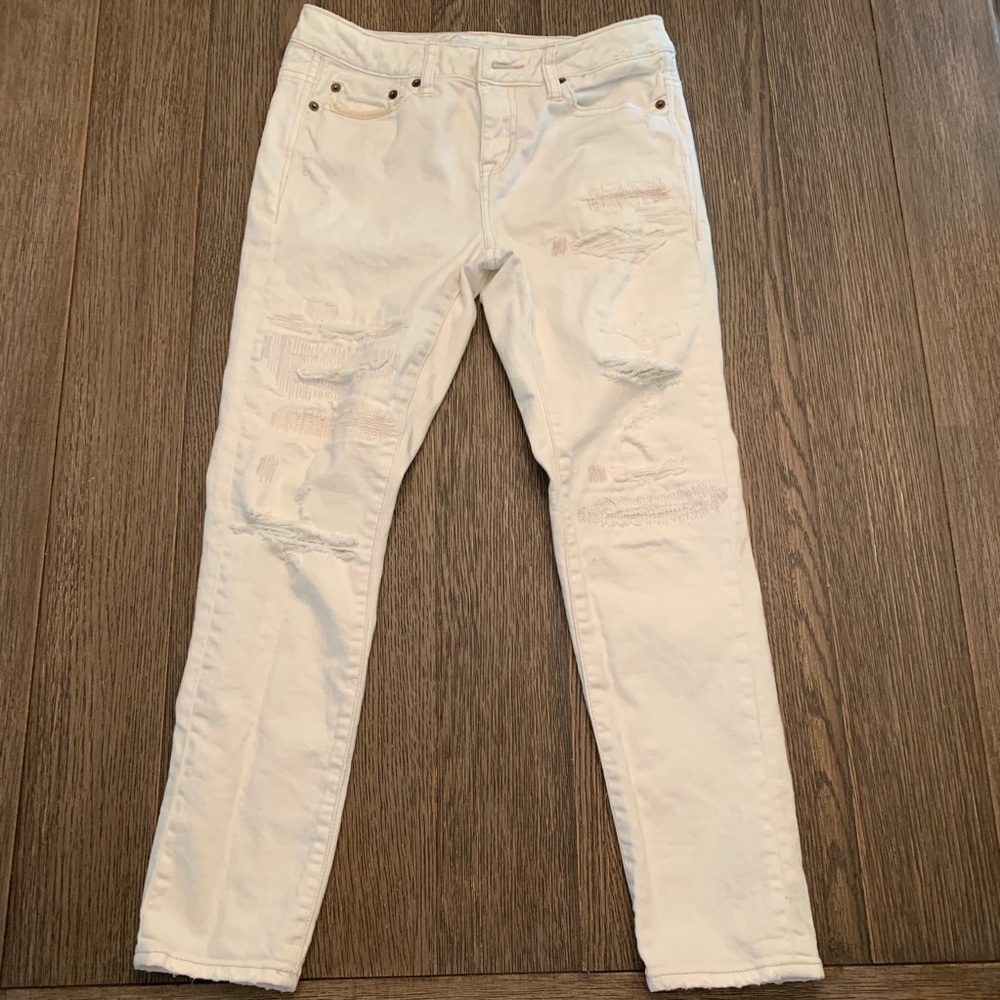 American Eagle Slouchy Distressed White Jeans